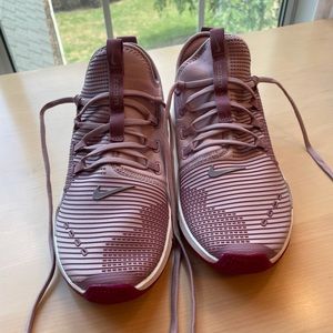 Nike zoom women’s size 8 pink athletic shoes